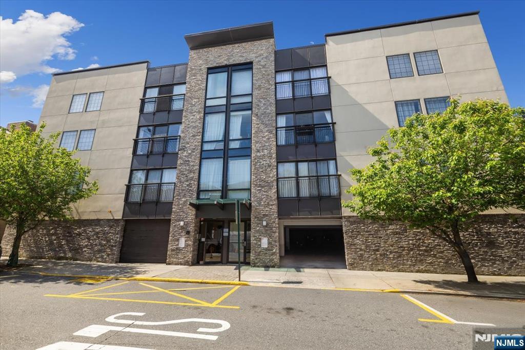 $398,500 Condo