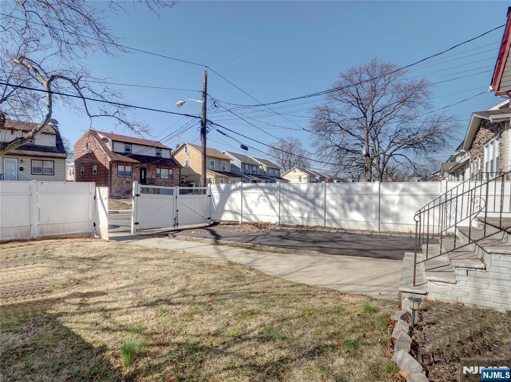 Homes for sale in Newark, NJ | 33 Vailsburg, Newark, NJ 07106 | MLS# 25016212