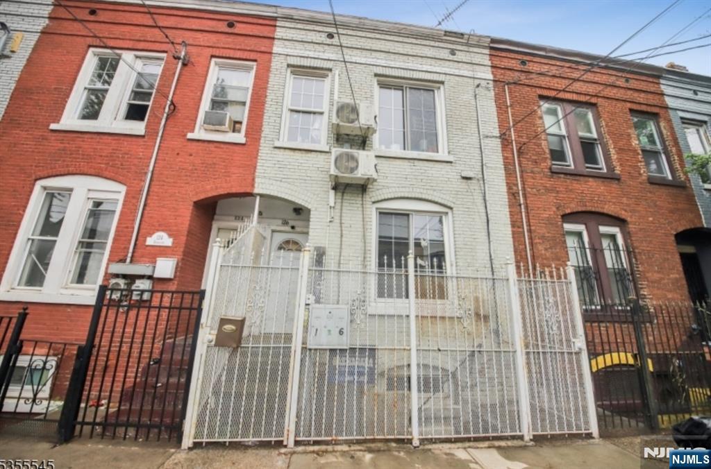 $325,000 Rowhouse