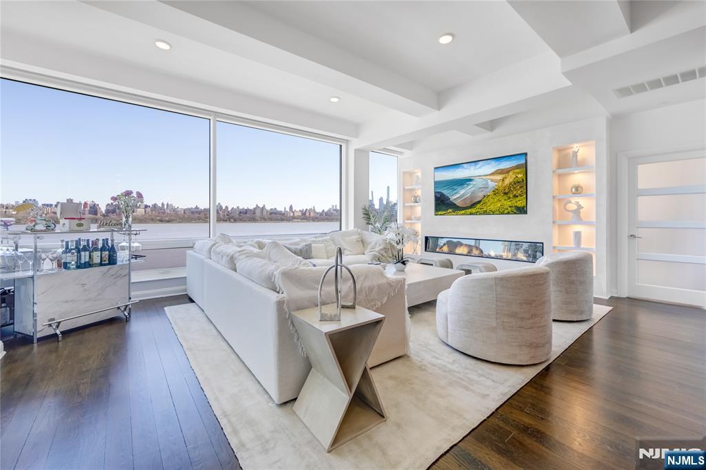 $1,825,000 Condo