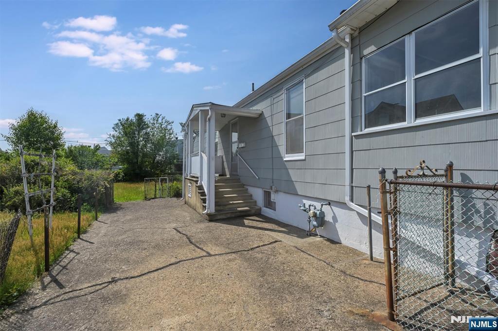 Homes for sale in Garfield, NJ | 173 Lincoln Pl, Garfield, NJ 07026 | MLS# 25016588