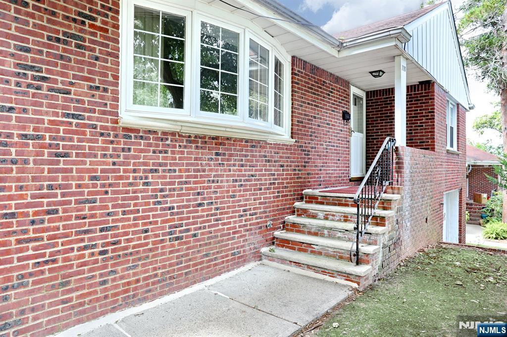 Homes for sale in Leonia, NJ | 116 Christie St, Leonia, NJ 07605 | MLS# 25016640