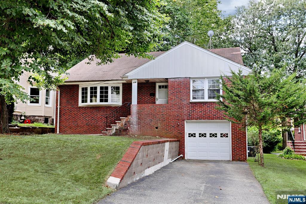 Homes for sale in Leonia, NJ | 116 Christie St, Leonia, NJ 07605 | MLS# 25016640