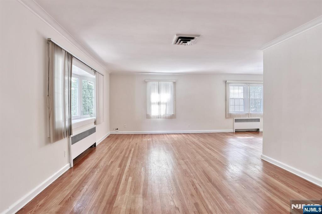 Homes for sale in Leonia, NJ | 116 Christie St, Leonia, NJ 07605 | MLS# 25016640