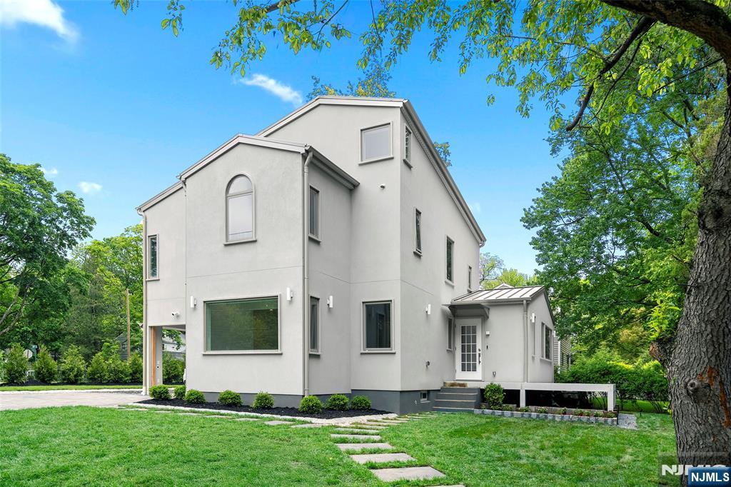$1,790,000 Colonial