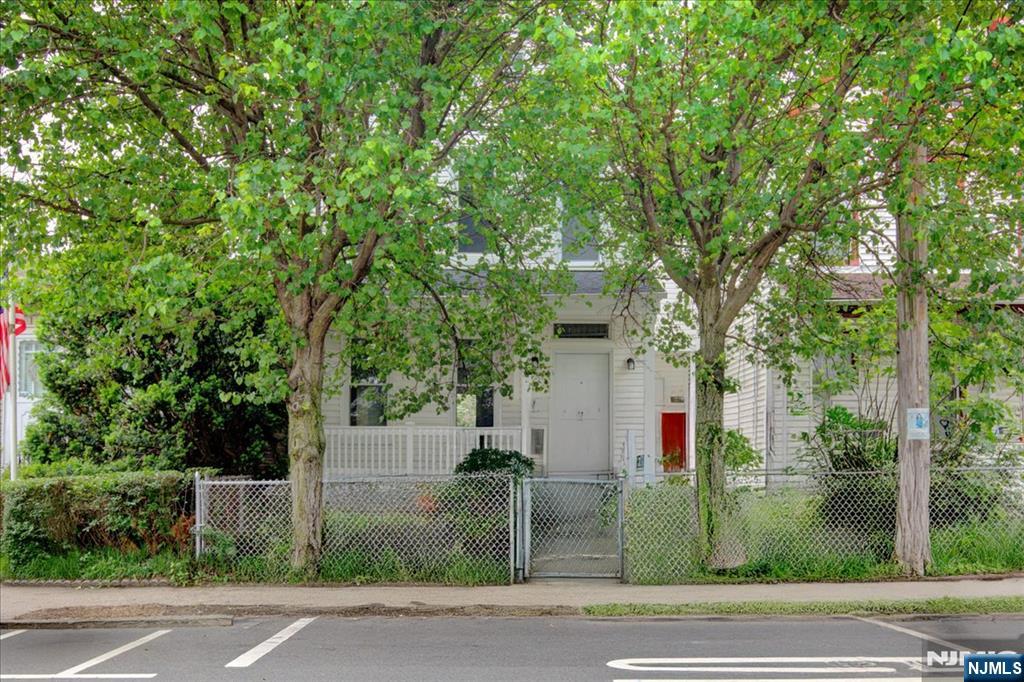 Homes for sale in North Bergen, NJ | 1709 48Th St, North Bergen, NJ 07047 | MLS# 25016696