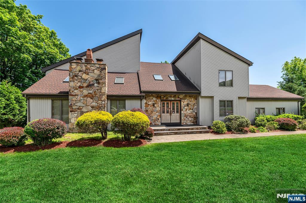 $1,249,000 Contemporary