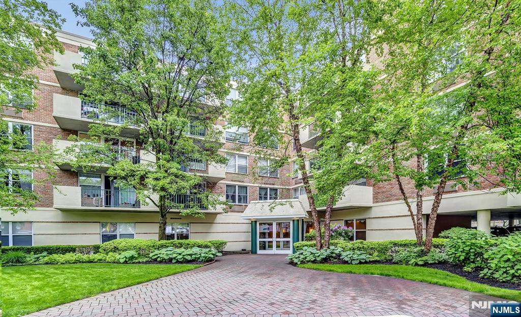 EDGEWATER Properties