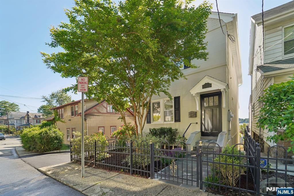 $988,000 Colonial