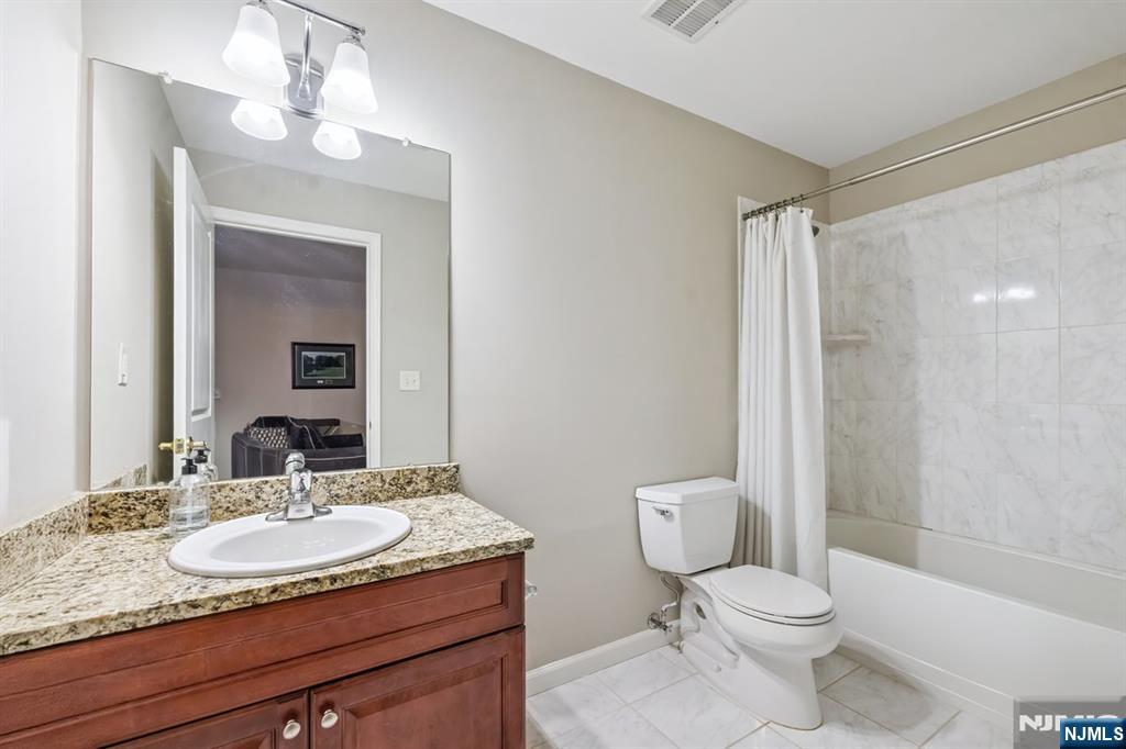 Homes for sale in Rochelle Park, NJ | 175 Rochelle Ave #321, Rochelle Park, NJ 07662 | MLS# 25017174