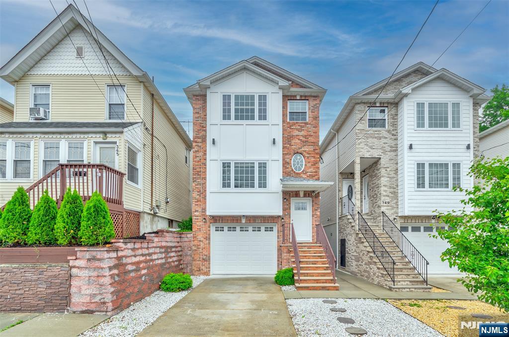 $799,000 Colonial
