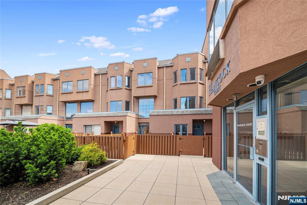 $698,000 Townhouse