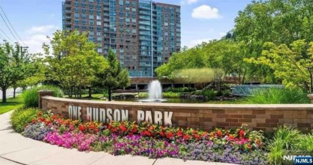 $639,900 Condo