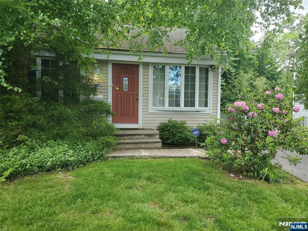 Homes for sale in Cresskill, NJ | 149 Heatherhill Rd, Cresskill, NJ 07626 | MLS# 25017553