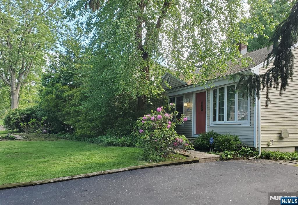 Homes for sale in Cresskill, NJ | 149 Heatherhill Rd, Cresskill, NJ 07626 | MLS# 25017553