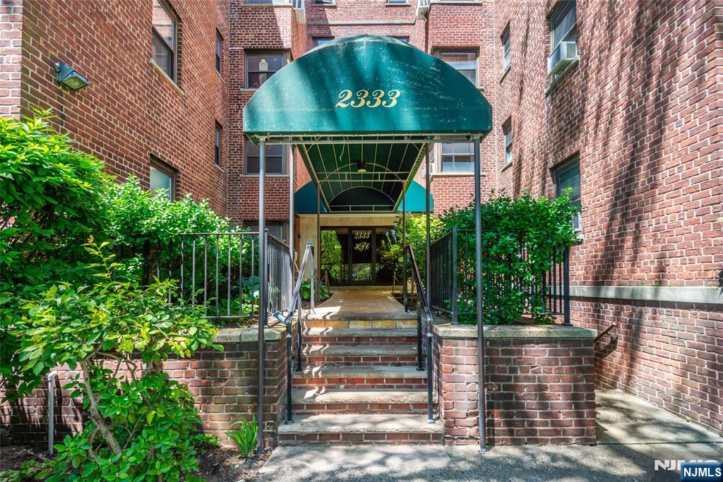 $284,000 Co-op