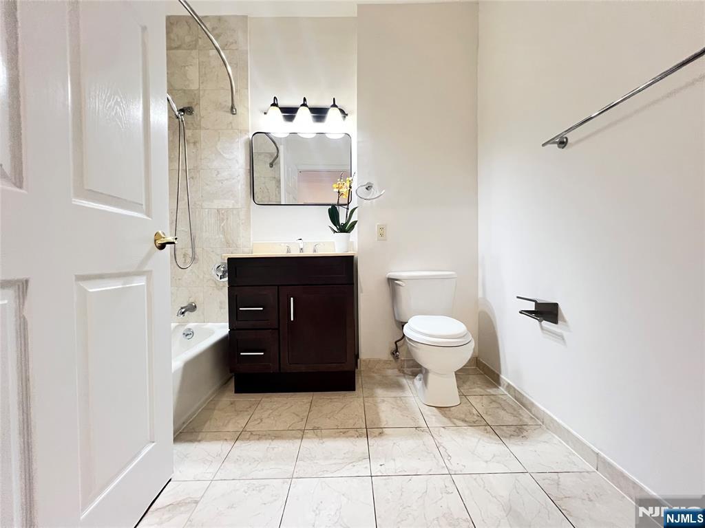 Homes for sale in Edgewater, NJ | 1100 River Rd #206, Edgewater, NJ 07020 | MLS# 25017577