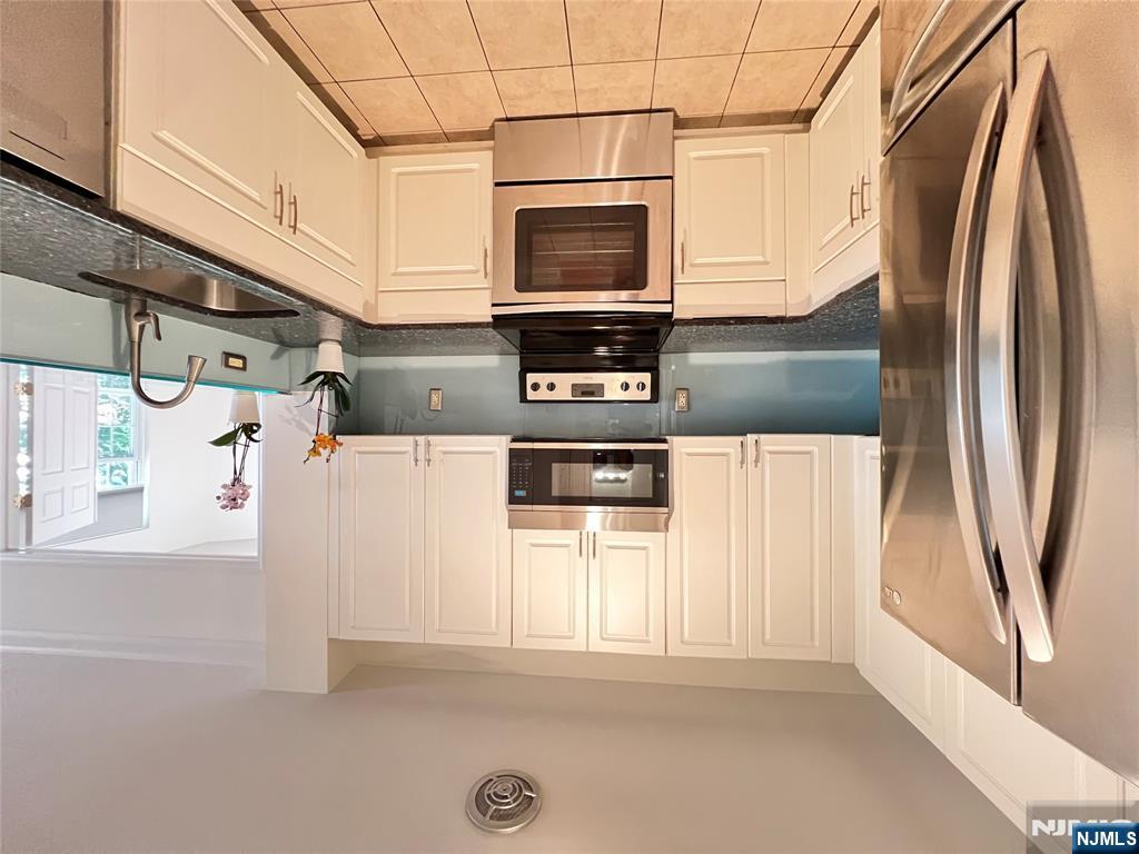 Homes for sale in Edgewater, NJ | 1100 River Rd #206, Edgewater, NJ 07020 | MLS# 25017577