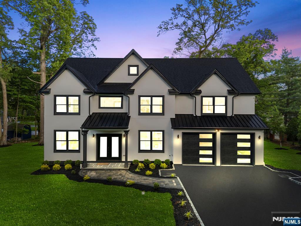 $1,325,000 Colonial