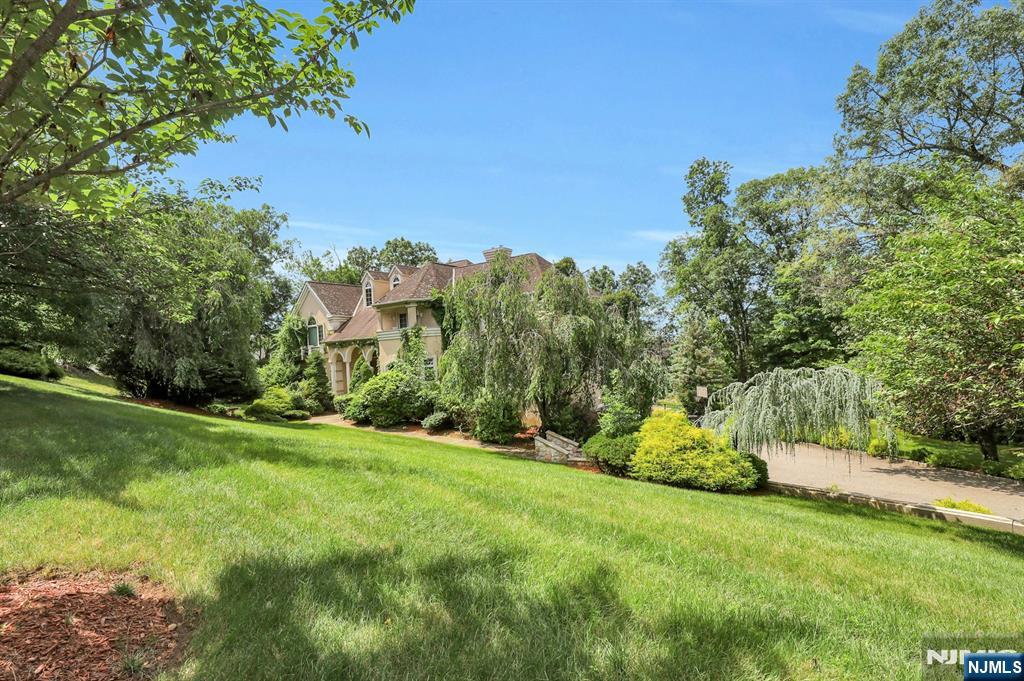 Homes for sale in Wayne, NJ | 4 Vizcaya Ct, Wayne, NJ 07470 | MLS# 25017636