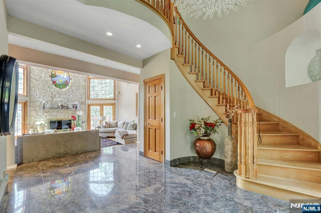 Homes for sale in Wayne, NJ | 4 Vizcaya Ct, Wayne, NJ 07470 | MLS# 25017636