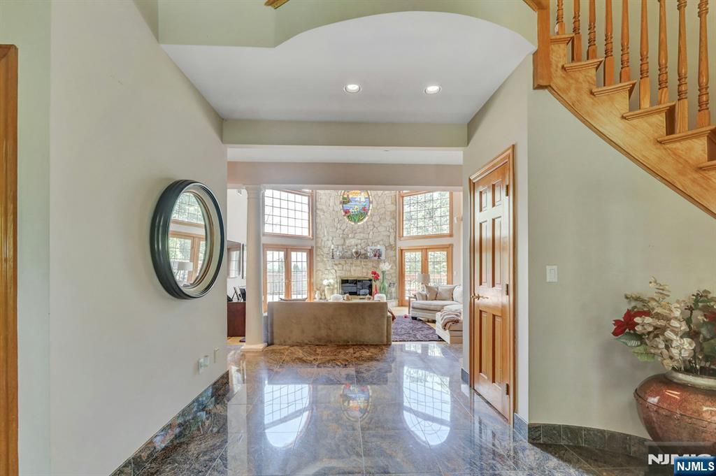 Homes for sale in Wayne, NJ | 4 Vizcaya Ct, Wayne, NJ 07470 | MLS# 25017636