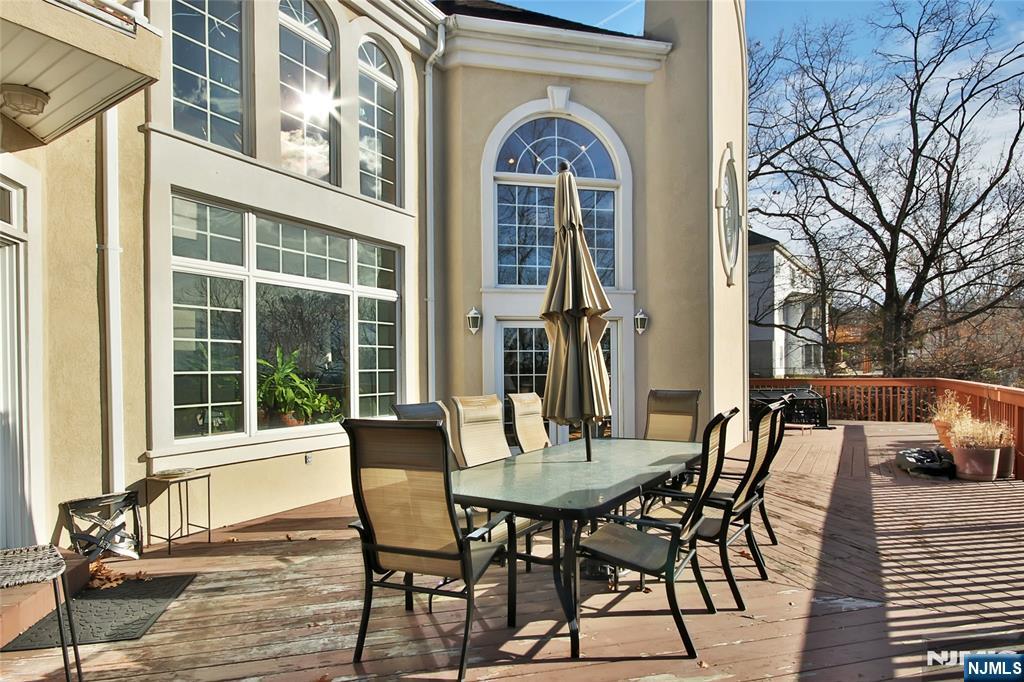 Homes for sale in Wayne, NJ | 4 Vizcaya Ct, Wayne, NJ 07470 | MLS# 25017636