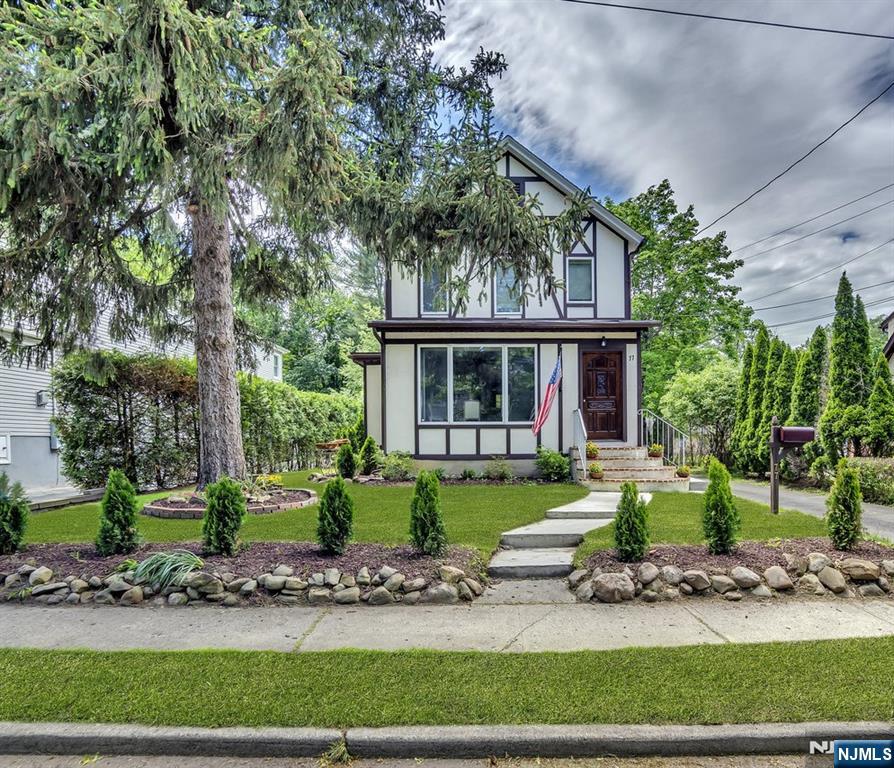 Homes for sale in Allendale, NJ | 77 Myrtle Ave, Allendale, NJ 07401 | MLS# 25017710