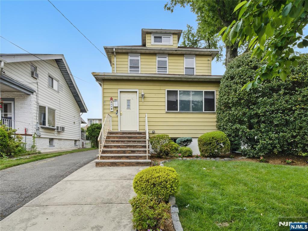 Homes for sale in Ridgefield, NJ | 685 Maple Ave, Ridgefield, NJ 07657 | MLS# 25017777