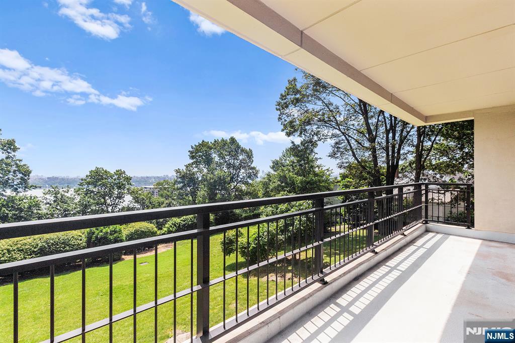 Homes for sale in Fort Lee, NJ | 1 Horizon #G2, Fort Lee, NJ 07024 | MLS# 25017826