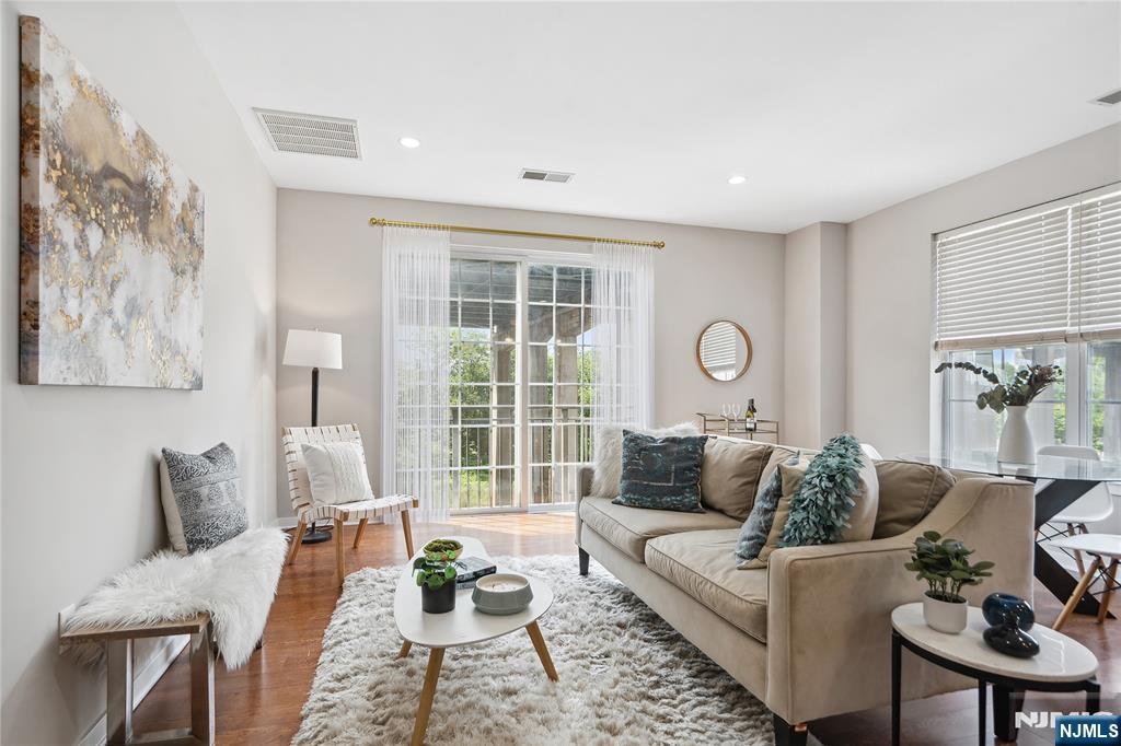 $850,000 Condo
