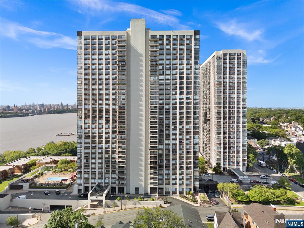 $719,000 Condo