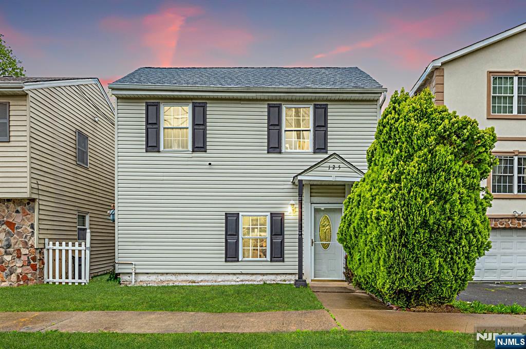 $399,999 Colonial