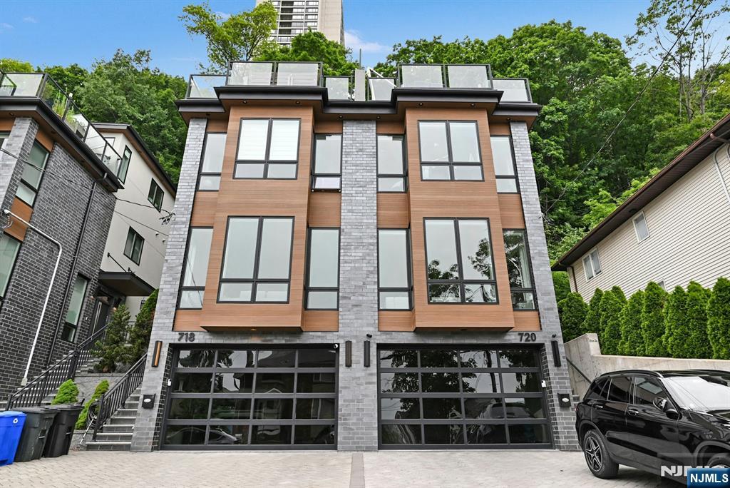 $1,650,000 Townhouse