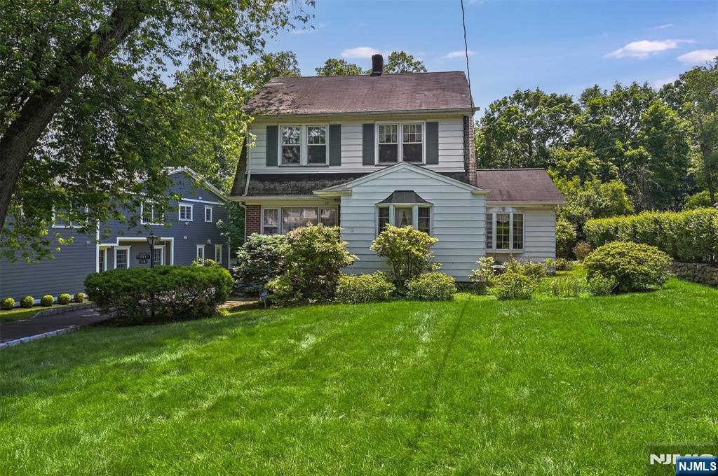 $1,050,000 Colonial