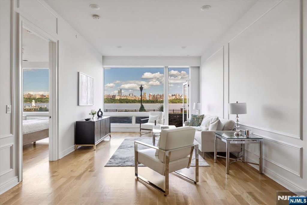 $1,270,000 Condo