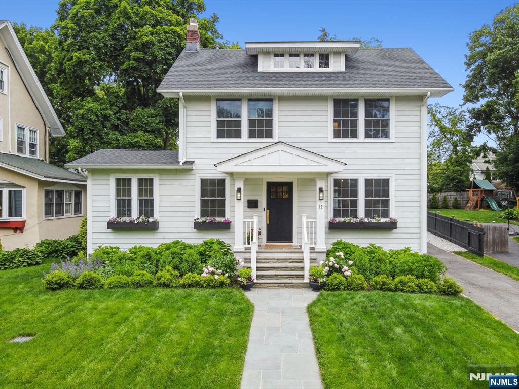 $1,295,000 Colonial