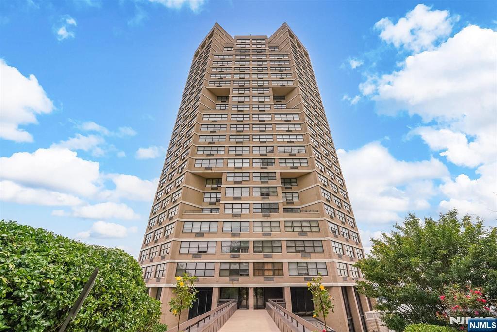 $475,000 Condo
