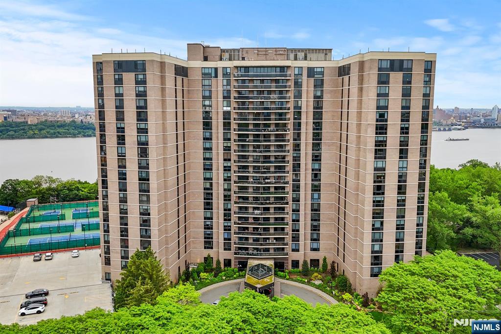 $1,850,000 Condo