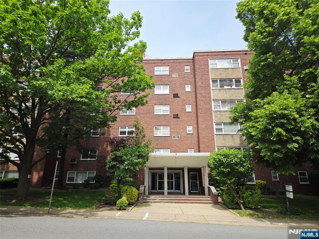 $420,000 Condo