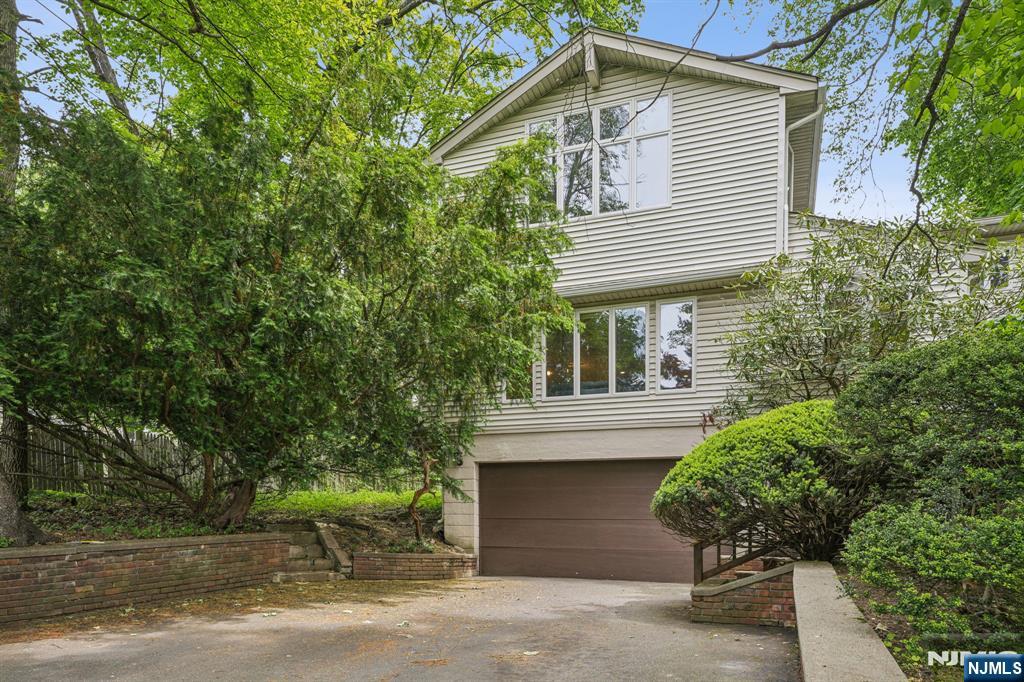 $789,000 Colonial