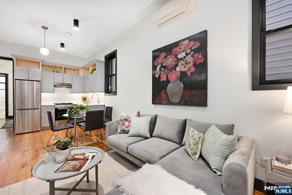 $525,000 Condo