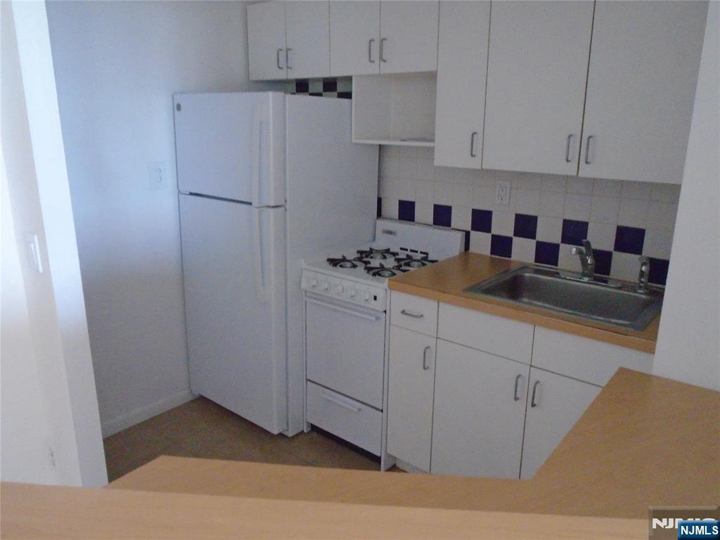 Homes for sale in Fort Lee, NJ | 1 Wall St #8-C, Fort Lee, NJ 07024 | MLS# 25018691