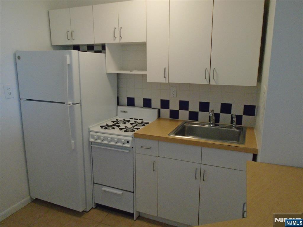 Homes for sale in Fort Lee, NJ | 1 Wall St #8-C, Fort Lee, NJ 07024 | MLS# 25018691