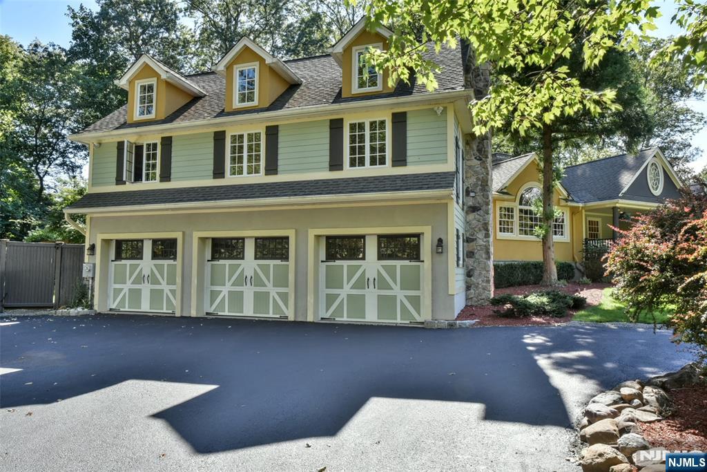 Homes for sale in Upper Saddle River, NJ | 50 Elizabeth Ter, Upper Saddle River, NJ 07458 | MLS# 25018734