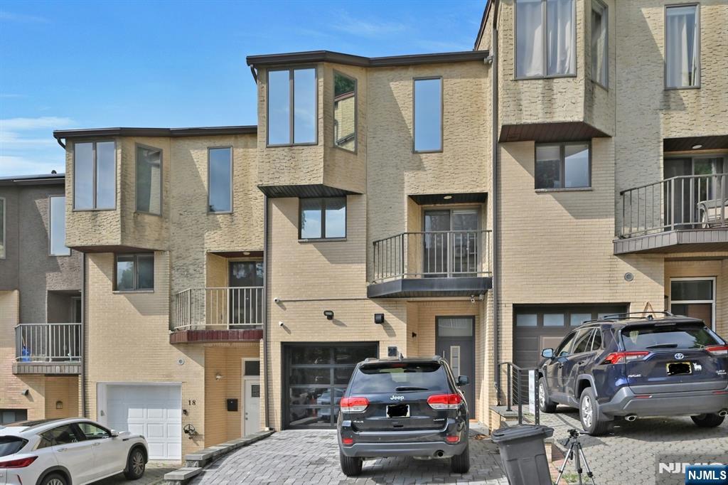 $820,000 Townhouse