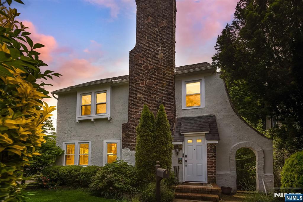 $799,000 Contemporary