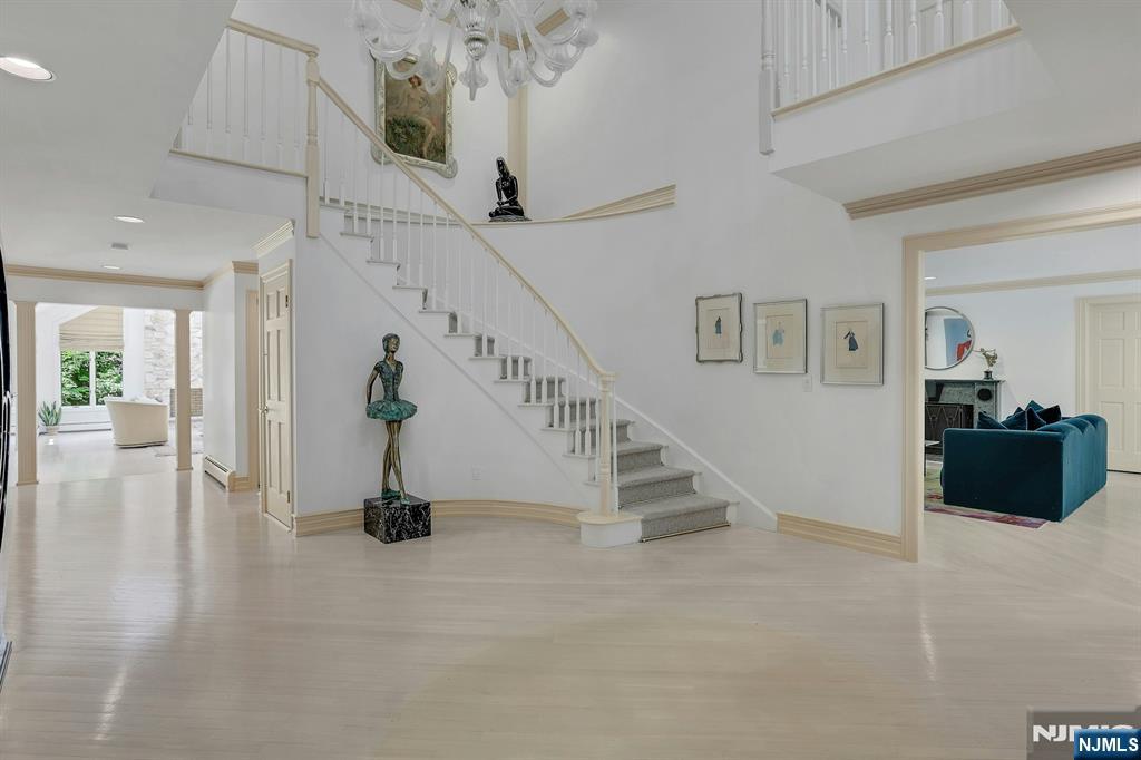 Homes for sale in Cresskill, NJ | 16 Loman Ct, Cresskill, NJ 07626 | MLS# 25018830