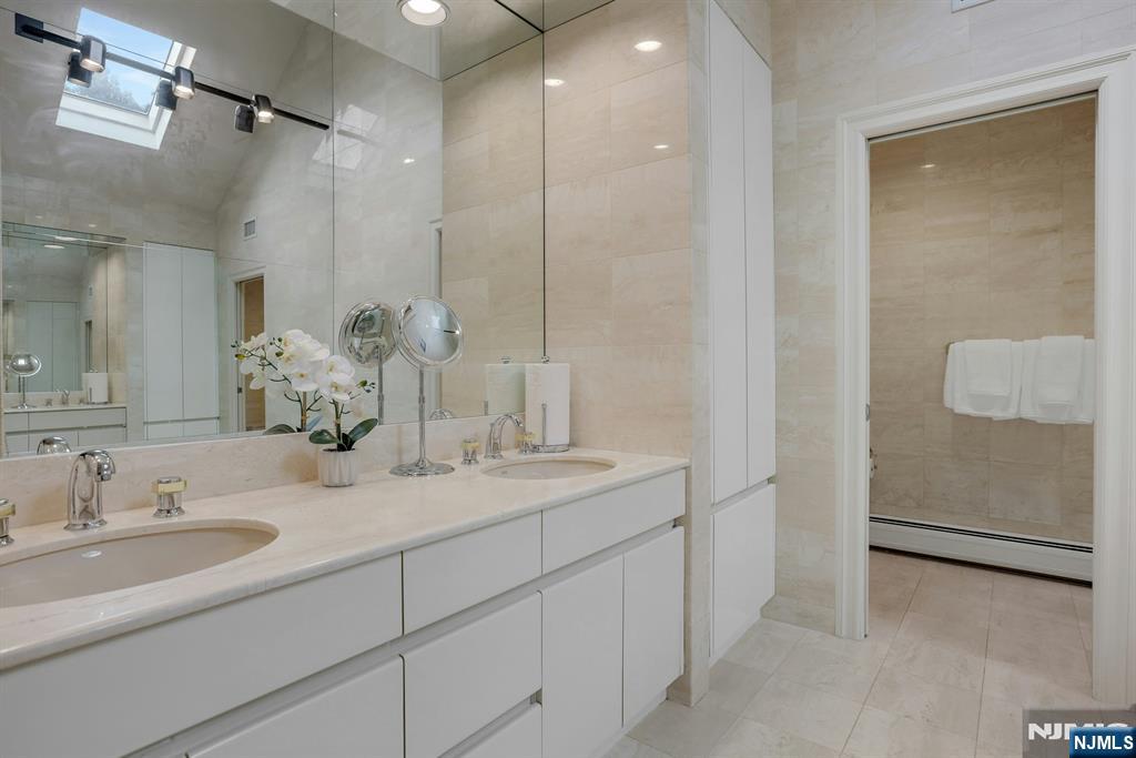 Homes for sale in Cresskill, NJ | 16 Loman Ct, Cresskill, NJ 07626 | MLS# 25018830