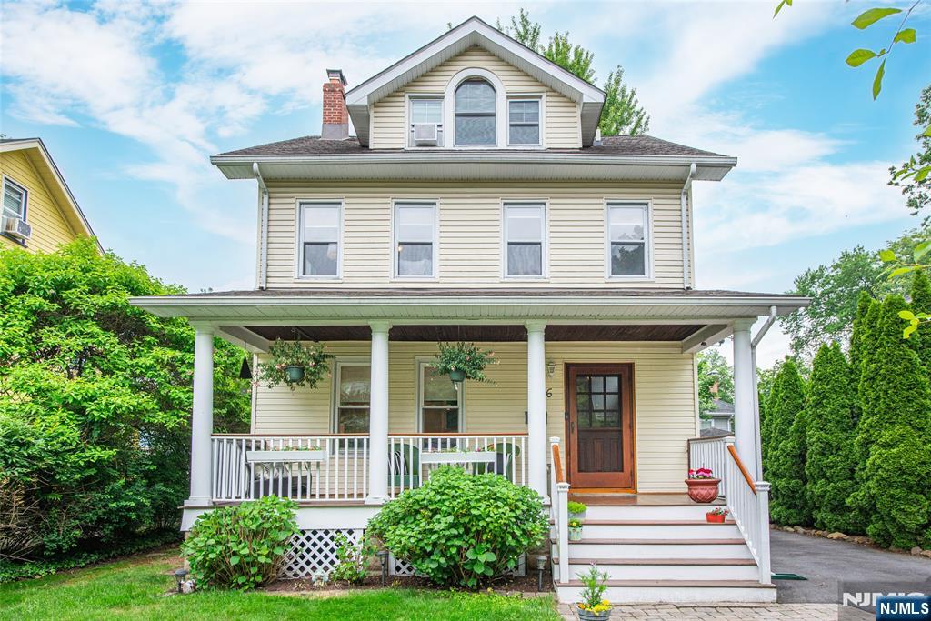 $989,000 Colonial